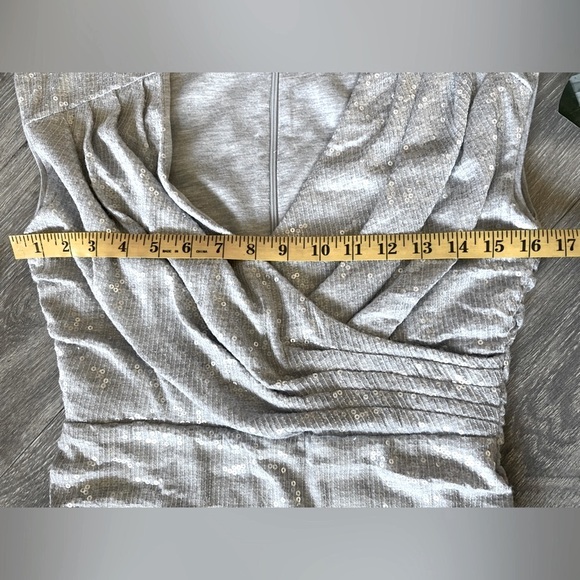 Jessica Simpson Gray Sequined Cap Sleeve Faux Wrap Surplice Dress. Size 6 - Picture 11 of 13